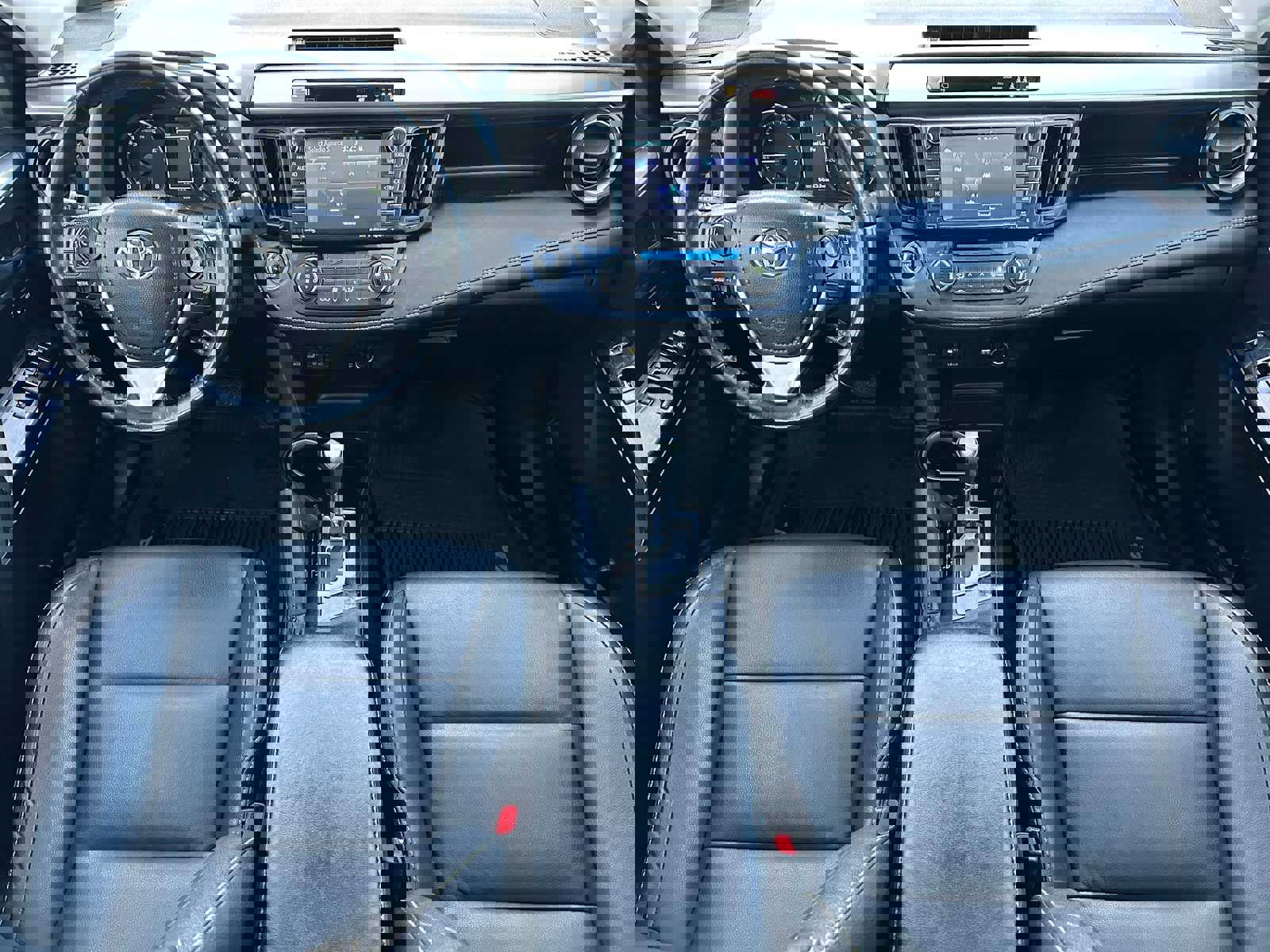 Used 2017 Toyota RAV4 Limited image 18