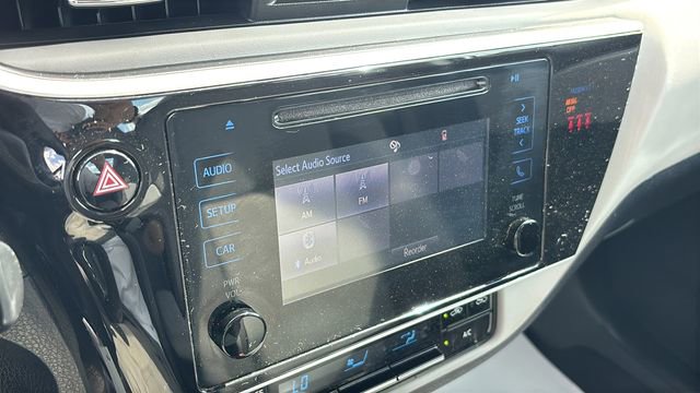 Used 2018 Toyota Corolla LE w/ Carpet Mat Package (TMS) image 17