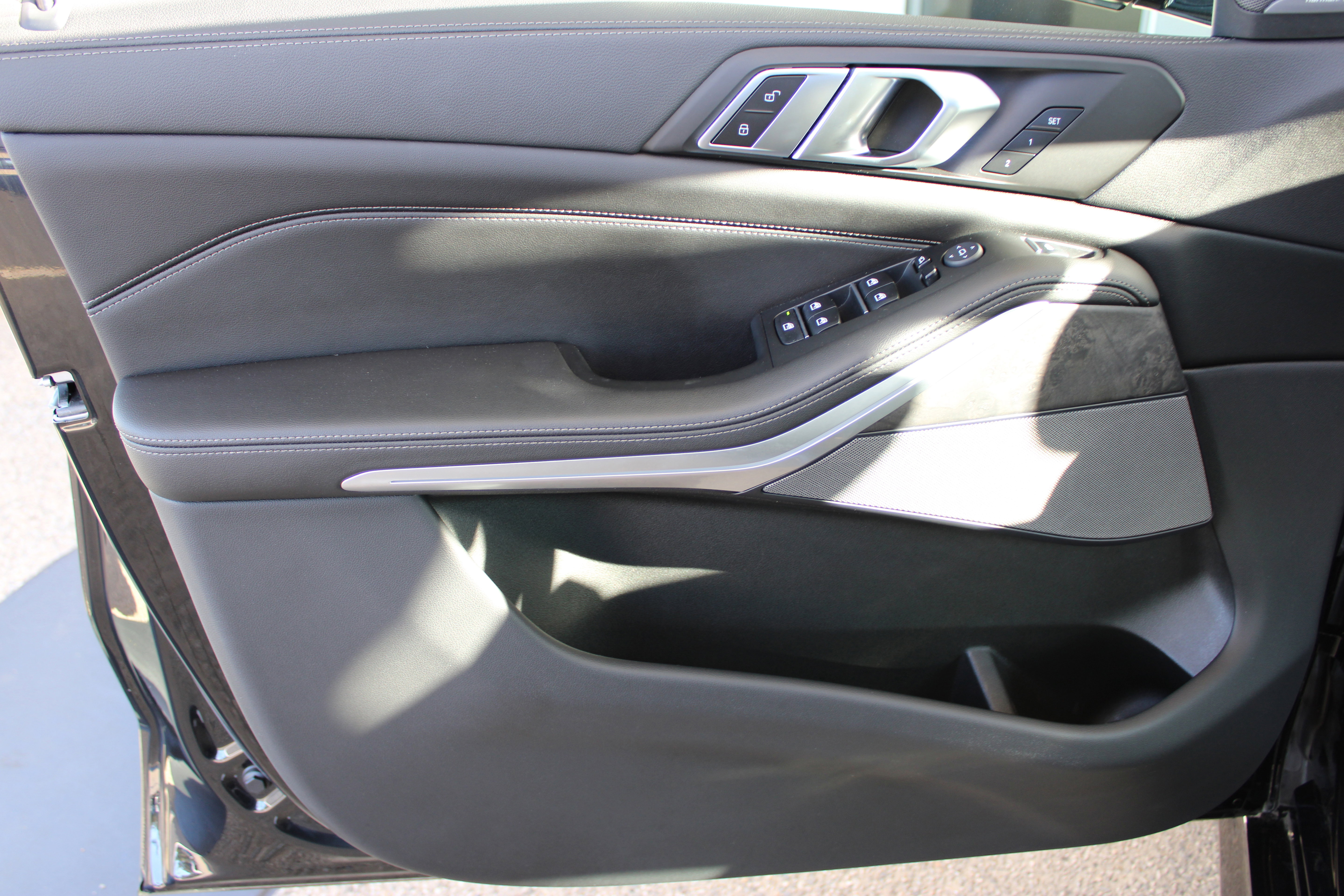 Used 2023 BMW X5 xDrive40i w/ M Sport Package image 14