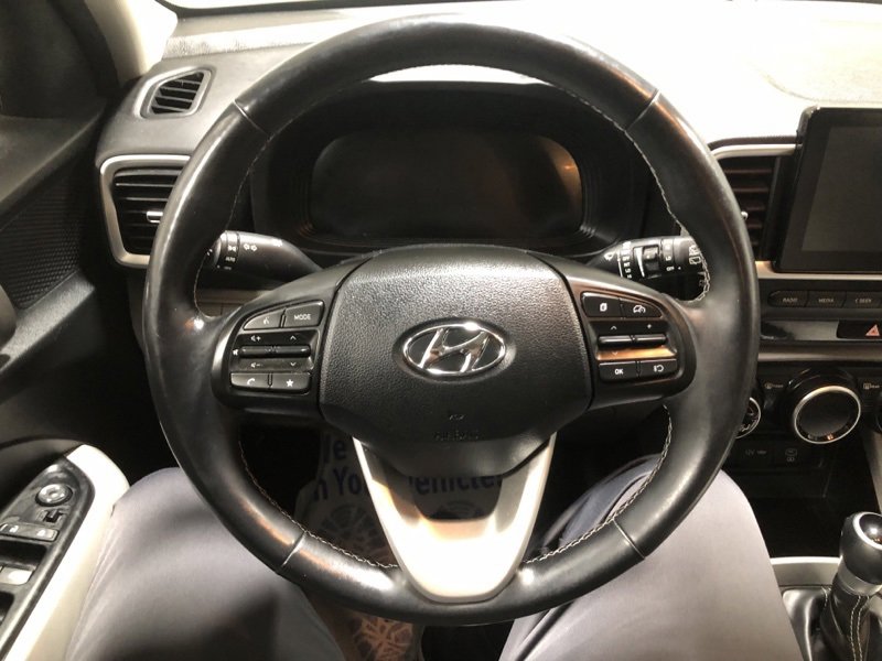 Used 2023 Hyundai Venue SEL image 25