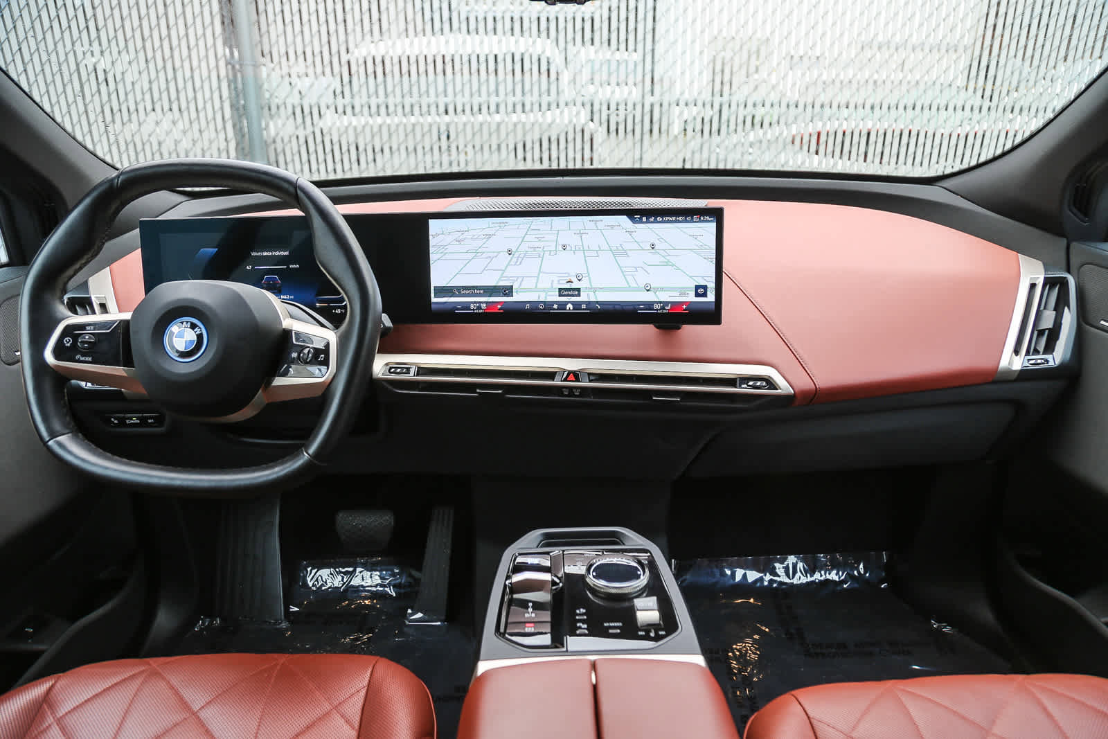 Used 2025 BMW iX xDrive50 w/ Premium Package image 9