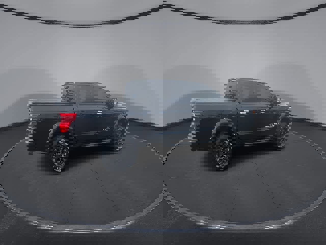 Used 2018 Nissan Titan SV w/ SV Convenience Package image 8