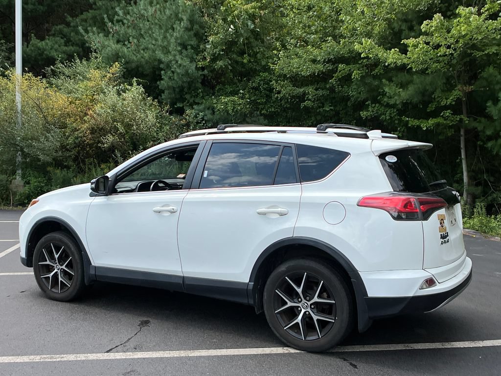 Used 2018 Toyota RAV4 SE w/ Power Extra Value Package AWD/4WD image 29