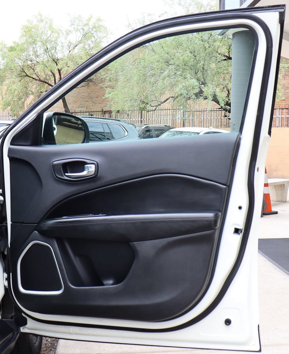 Used 2019 Jeep Compass Latitude FWD image 33