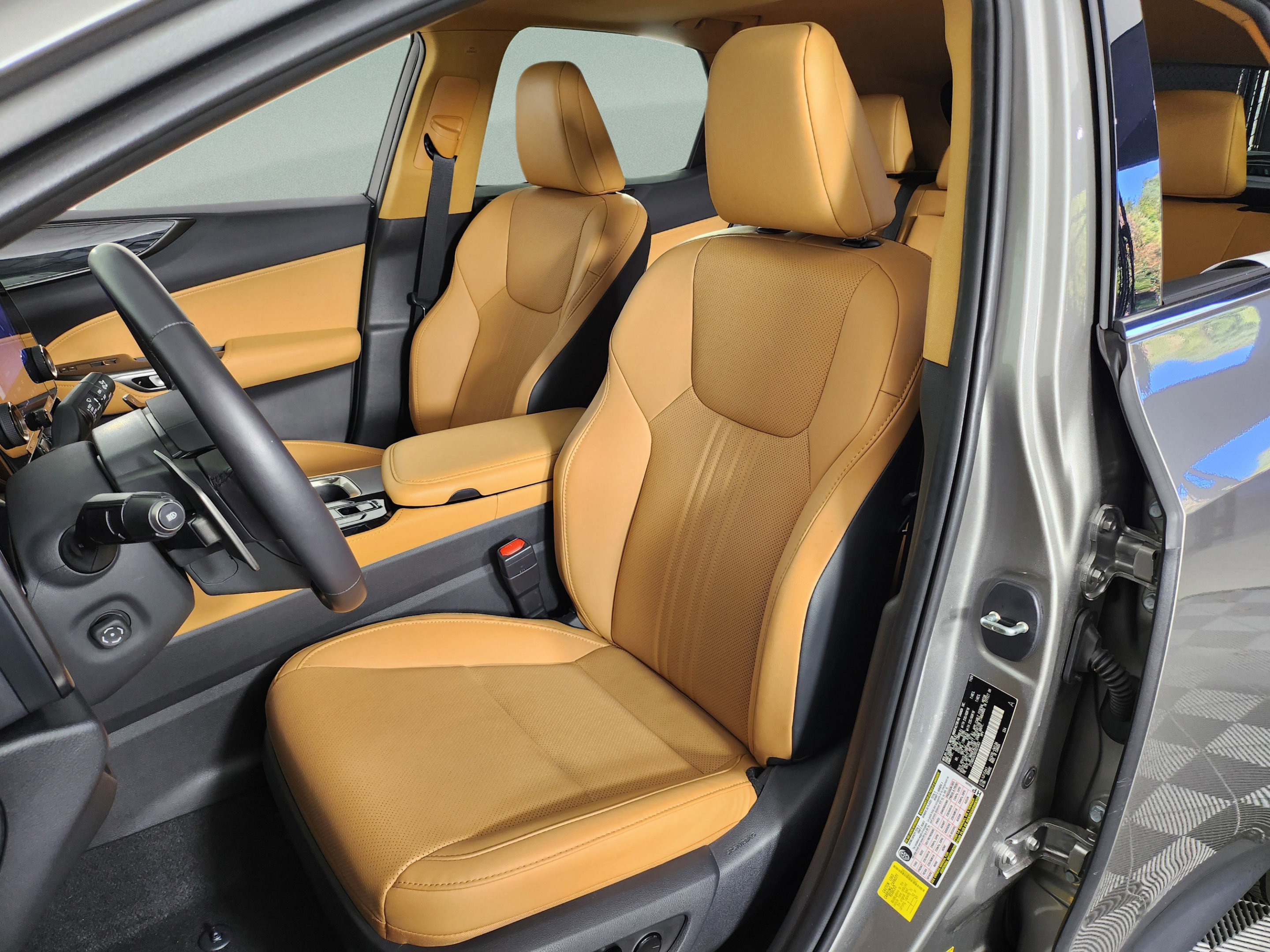 Certified 2025 Lexus NX 250 FWD w/ Towing Package (2000 Lbs) image 11