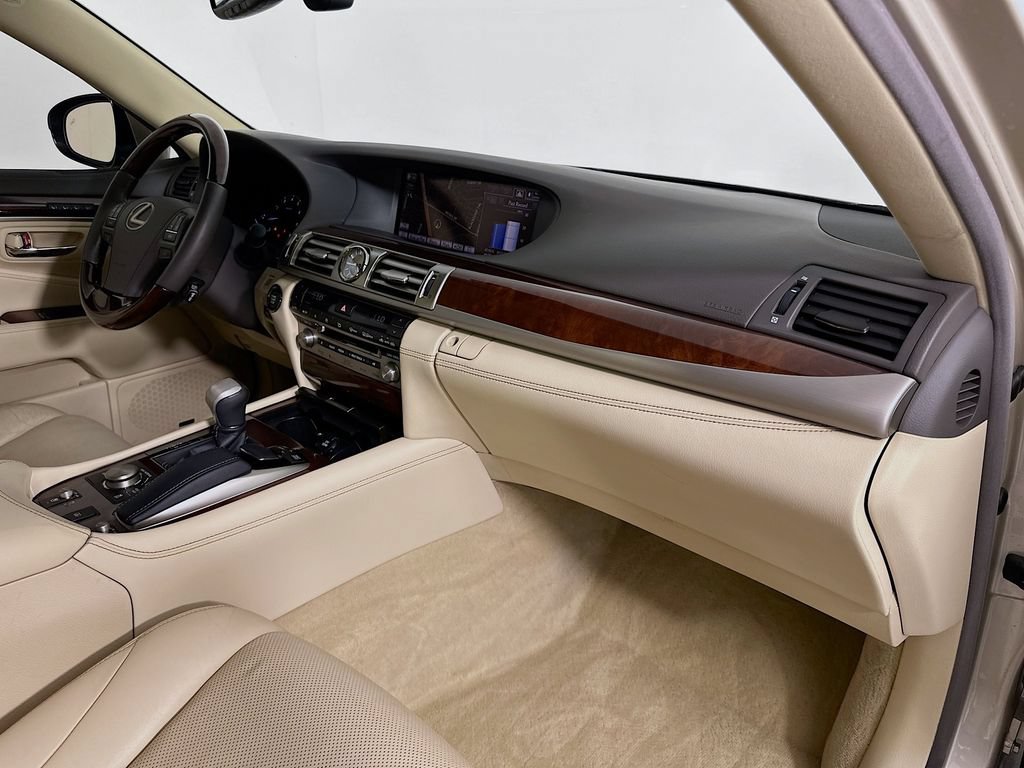 Used 2013 Lexus LS 460 w/ Comfort Pkg RWD image 30