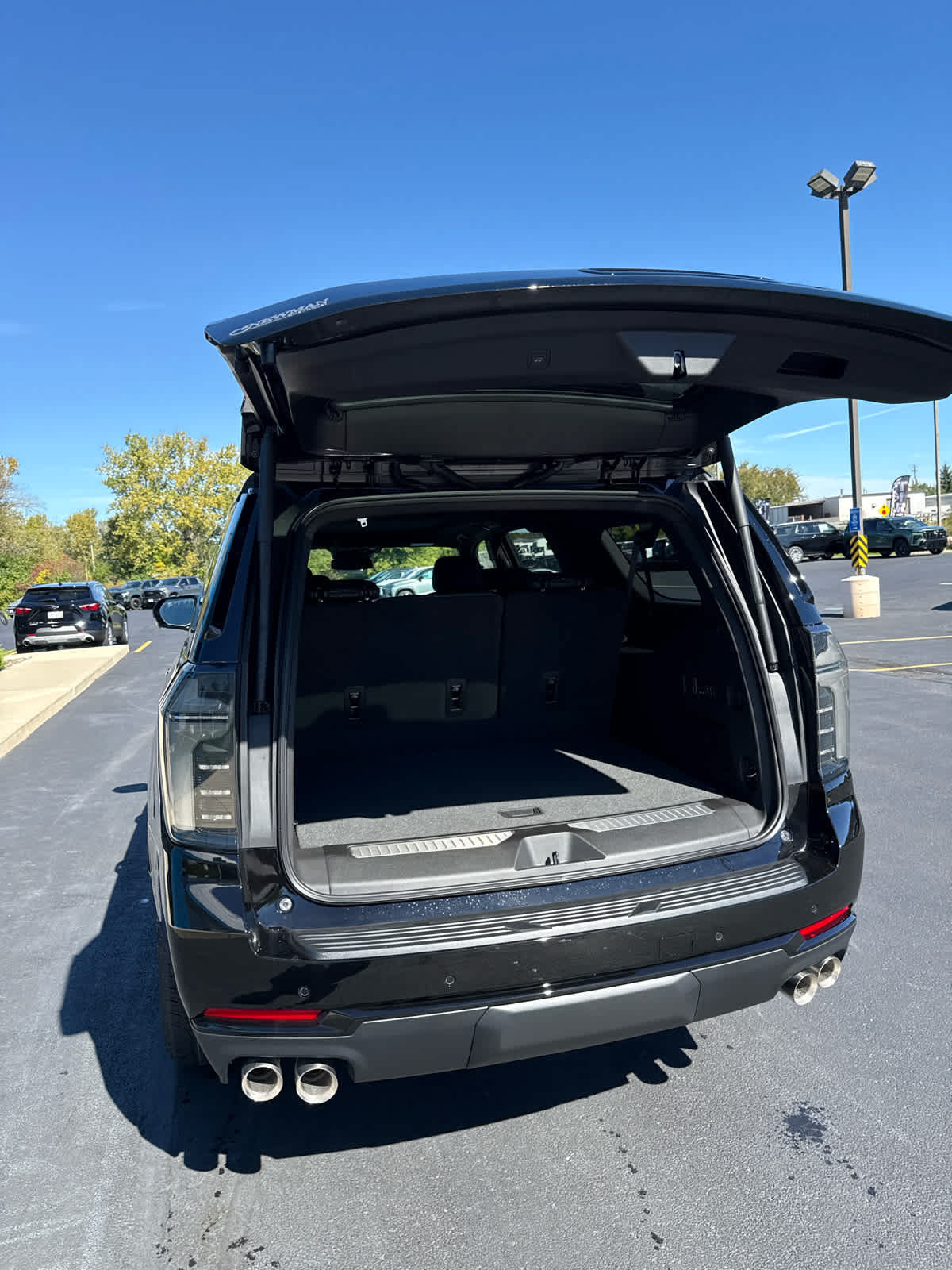 New 2027 Chevrolet Suburban Z71 w/ Comfort Package AWD/4WD image 10
