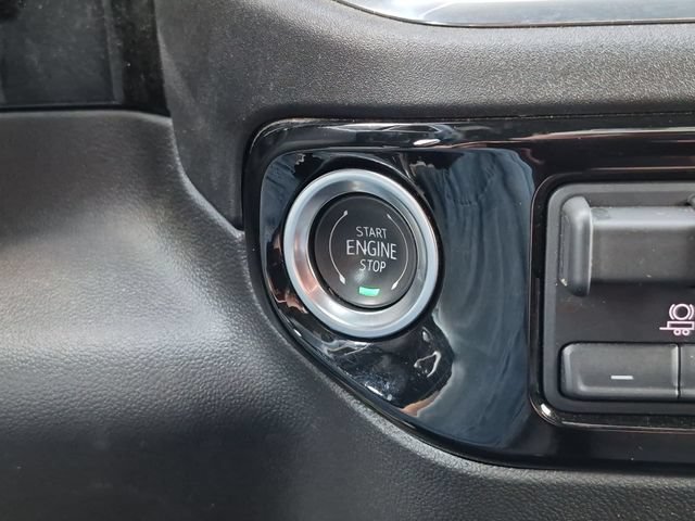 Used 2025 Chevrolet Silverado 1500 LT AWD/4WD image 19