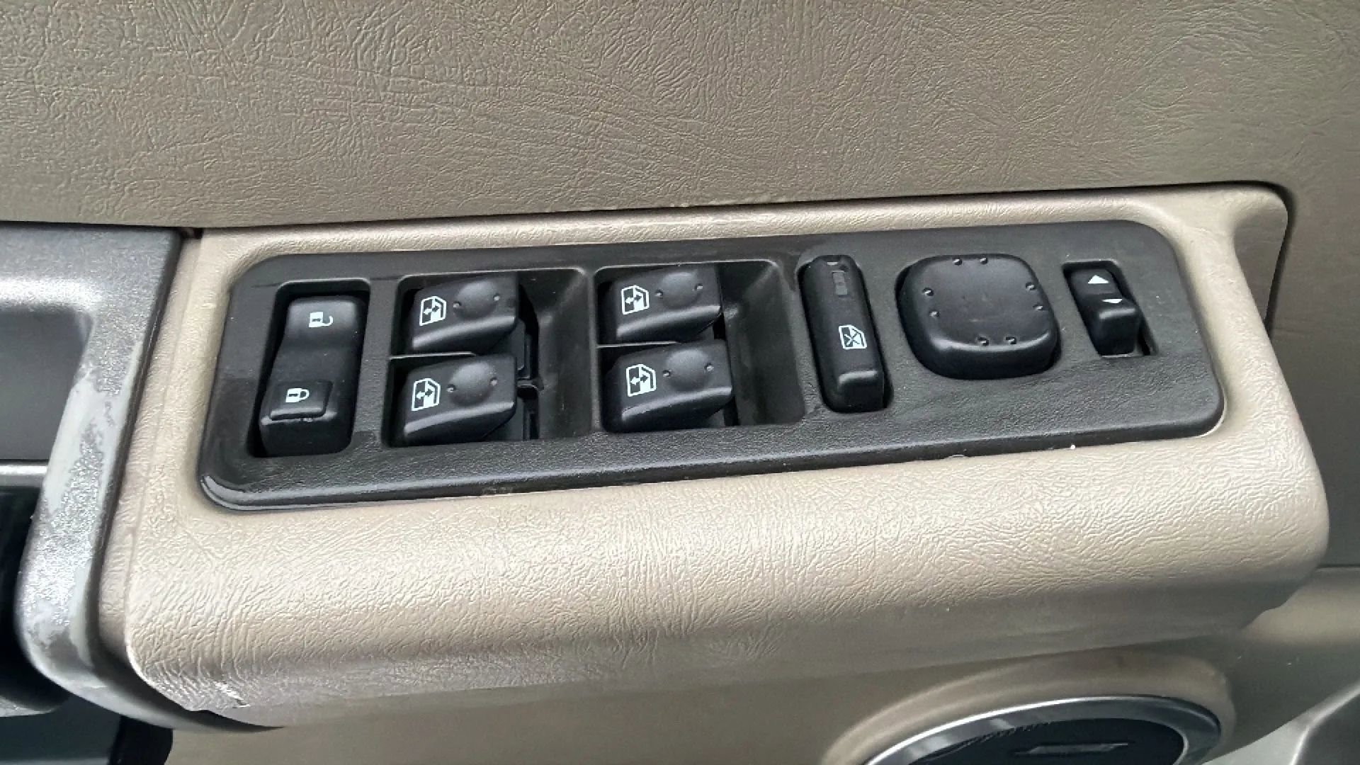 Used 2003 HUMMER H2 w/ Preferred Equipment Group image 18