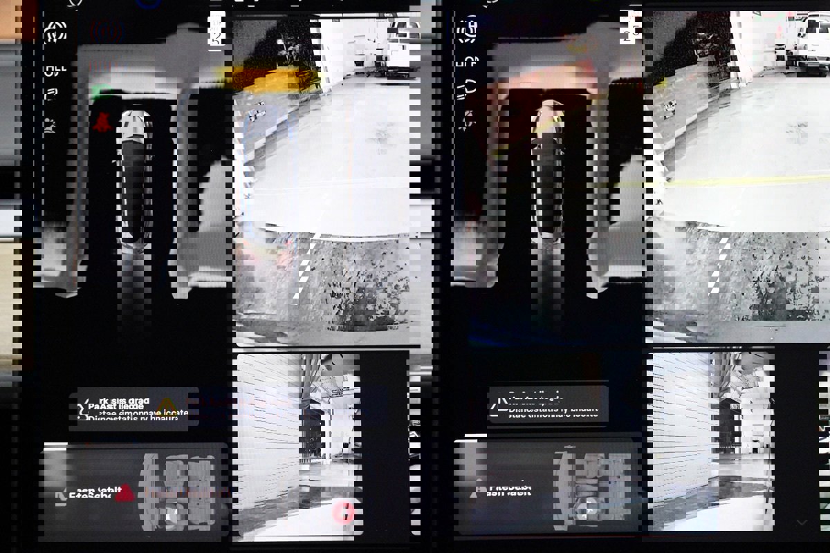 Used 2023 Tesla Model 3 Standard Range image 24