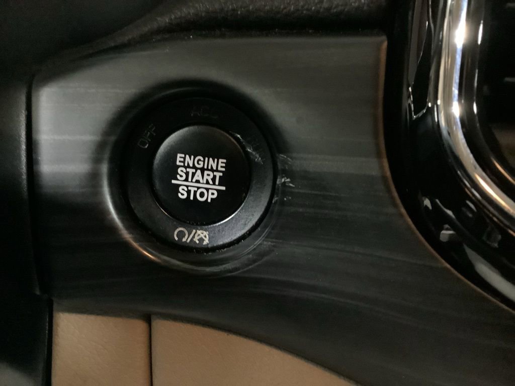 Certified 2022 Jeep Grand Cherokee Laredo E w/ Security & Convenience Group image 26