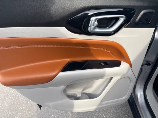 Used 2023 Jeep Compass Limited w/ Sun and Sound Group image 15