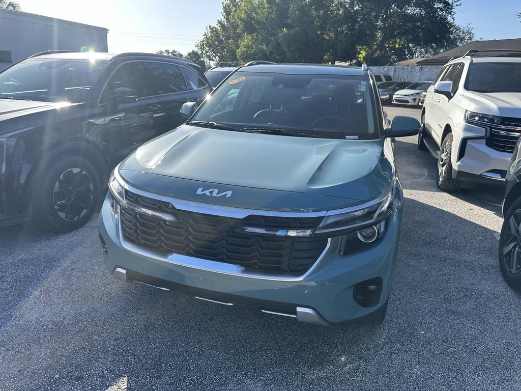 Certified 2025 Kia Seltos EX w/ EX Sunroof Package AWD/4WD image 8