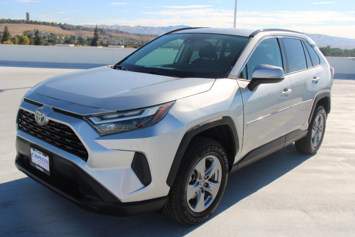 Used 2023 Toyota RAV4 LE AWD/4WD image 6