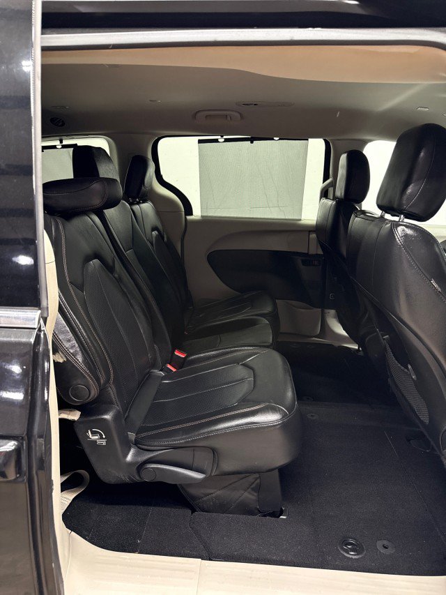Used 2020 Chrysler Pacifica Touring-L FWD image 31
