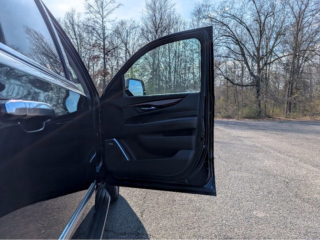 Used 2020 Cadillac Escalade ESV Luxury image 11