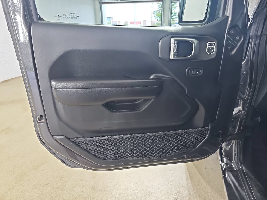 Used 2018 Jeep Wrangler Unlimited Sport S AWD/4WD image 31