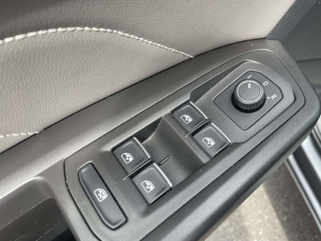 Used 2023 Volkswagen Atlas SEL R-Line image 12