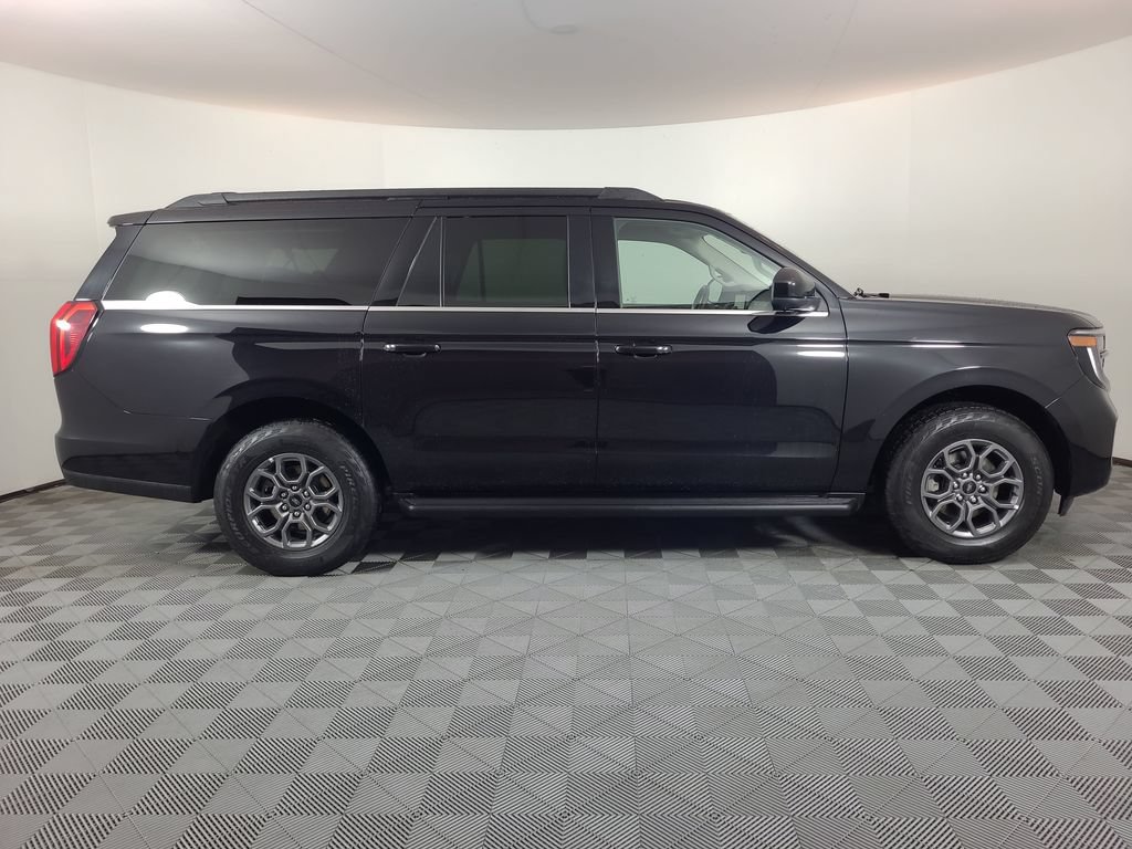 Used 2025 Ford Expedition Max Active AWD/4WD image 2