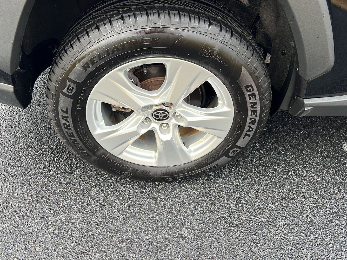 Used 2021 Toyota RAV4 XLE image 38