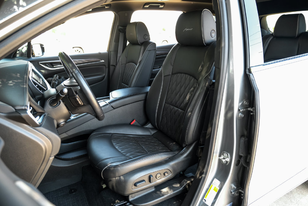 Used 2024 Buick Enclave Avenir w/ Avenir Technology Package FWD image 8