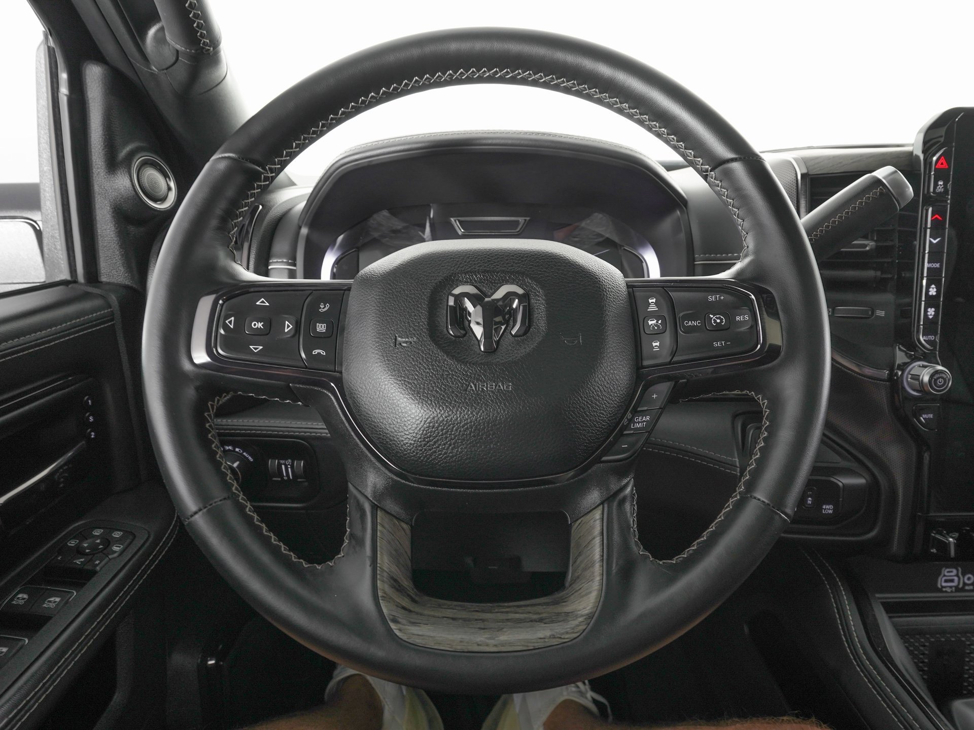 Used 2025 RAM 3500 Limited image 17