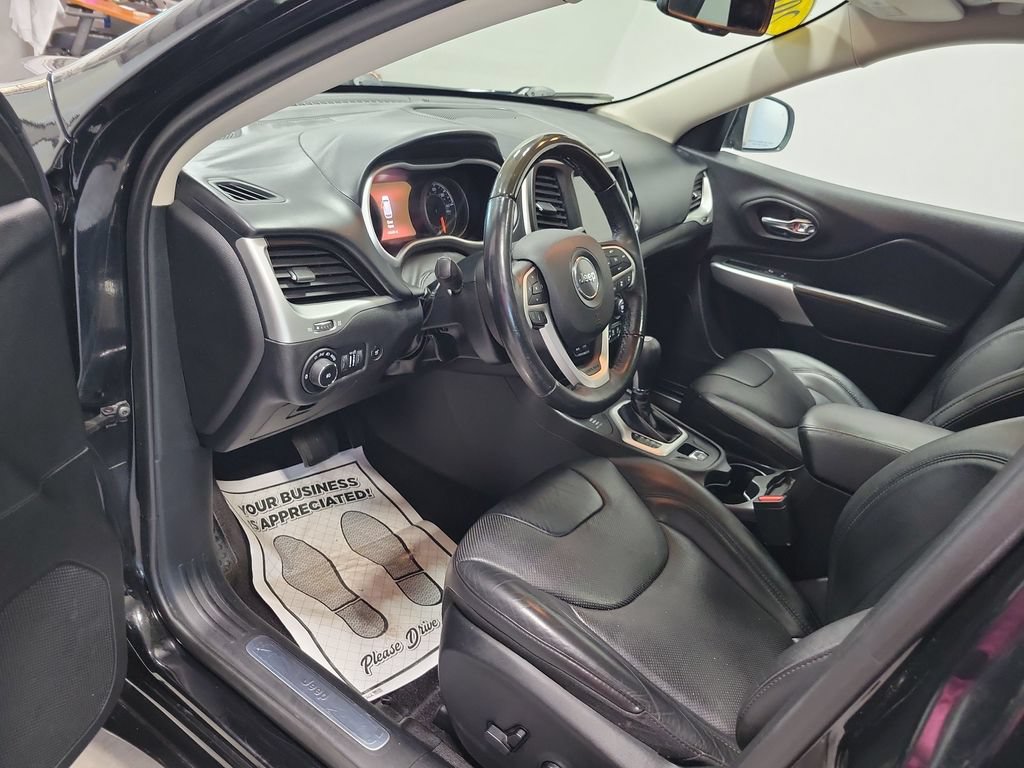 Certified 2018 Jeep Cherokee Overland w/ Technology Group AWD/4WD image 29