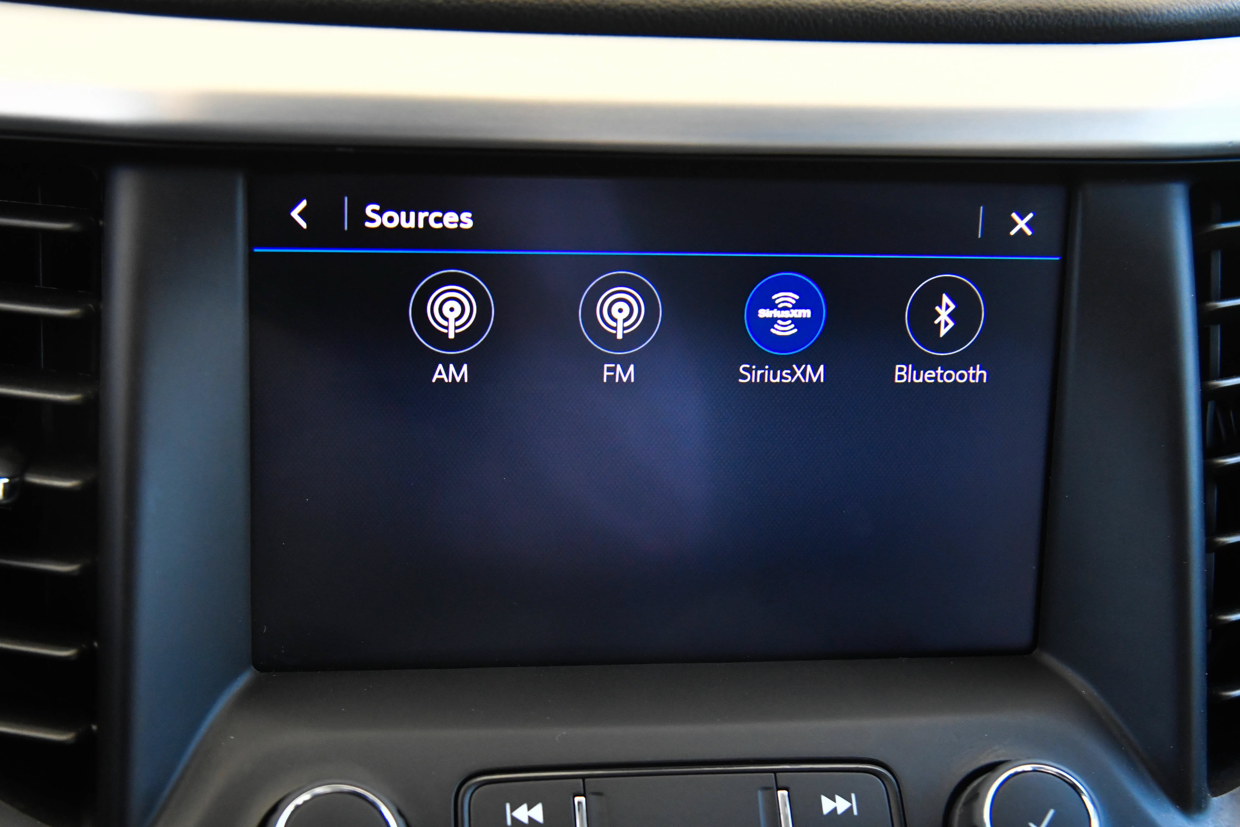 Used 2023 GMC Acadia SLT FWD image 23