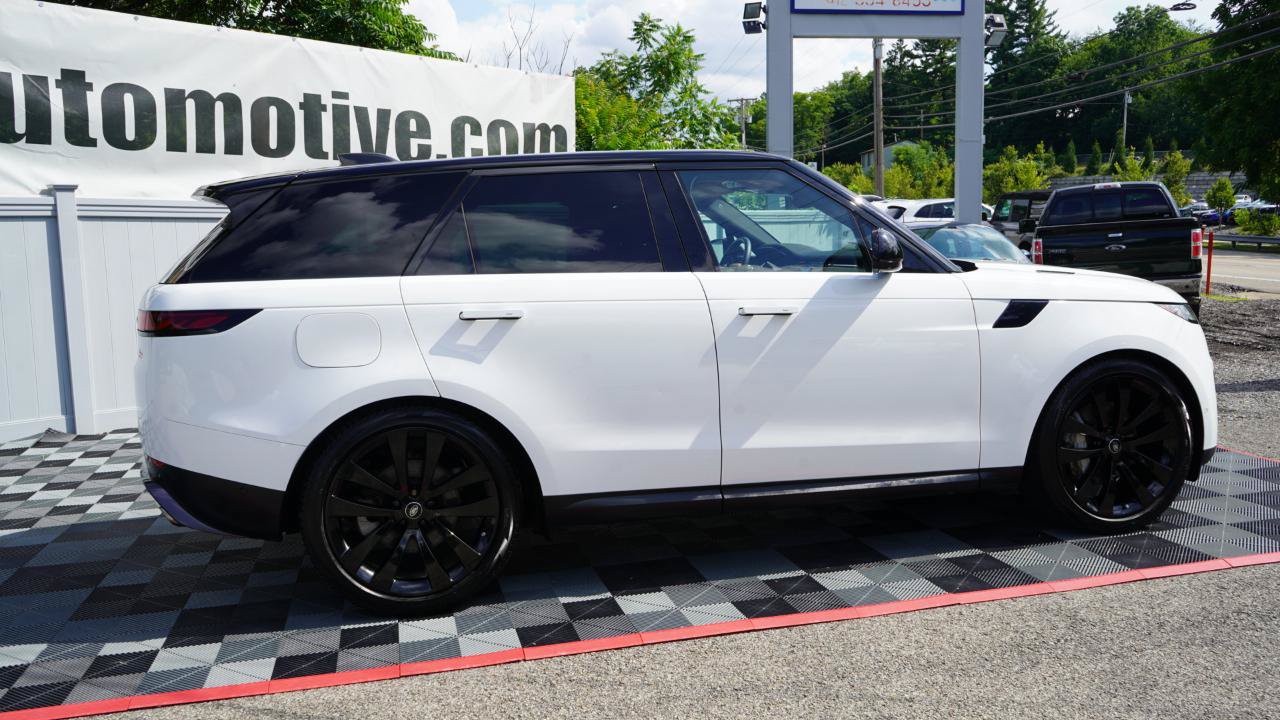 Used 2023 Land Rover Range Rover Sport SE AWD/4WD image 9