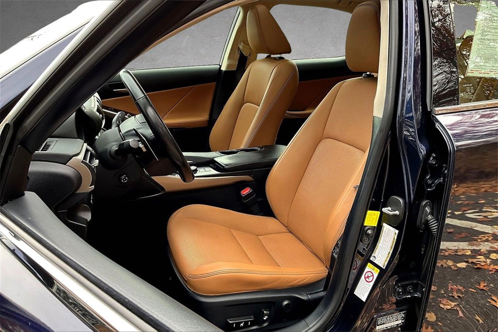 Used 2018 Lexus IS 300 AWD image 20