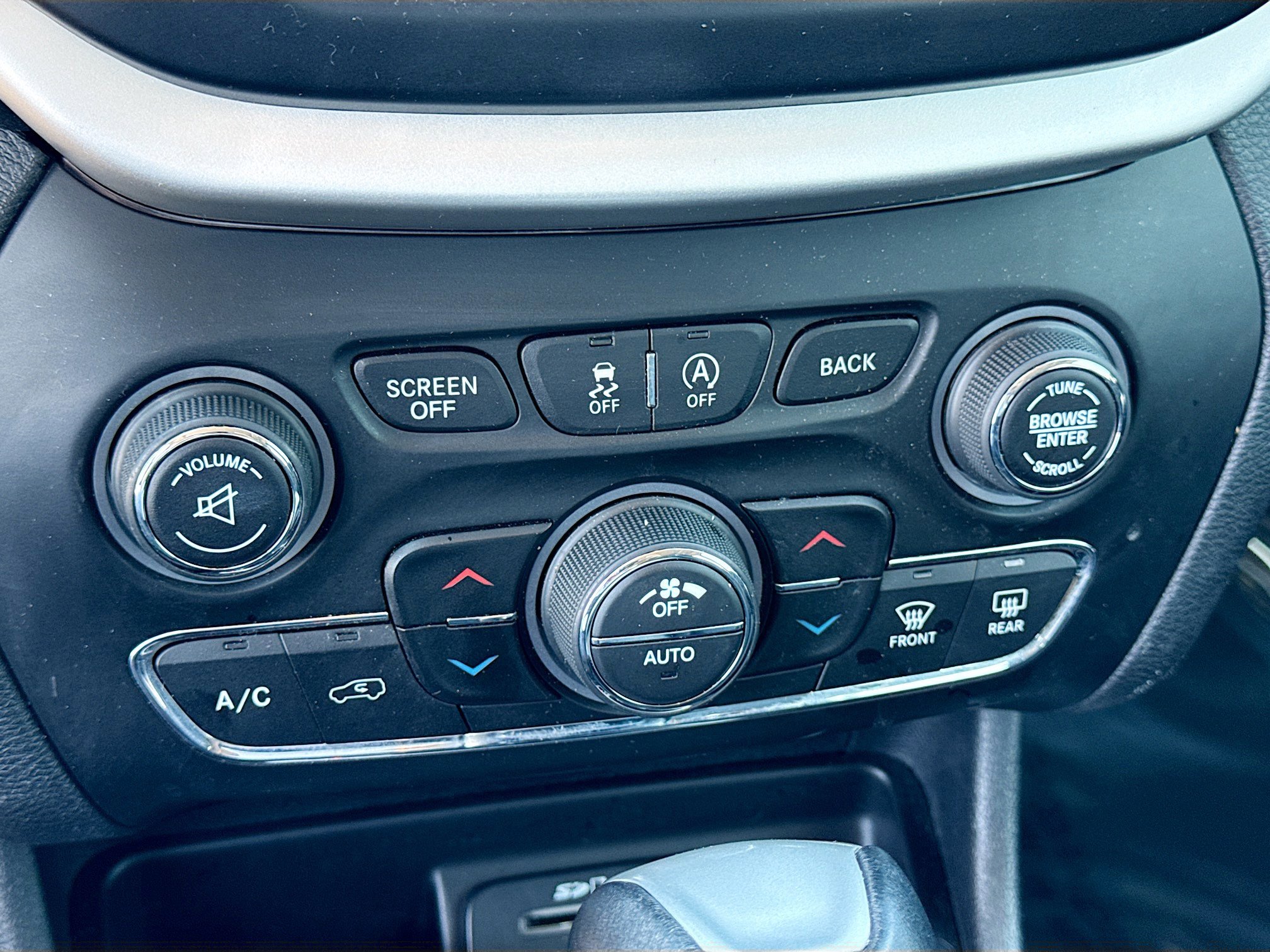 Used 2018 Jeep Cherokee Trailhawk w/ Quick Order Package 27L image 32