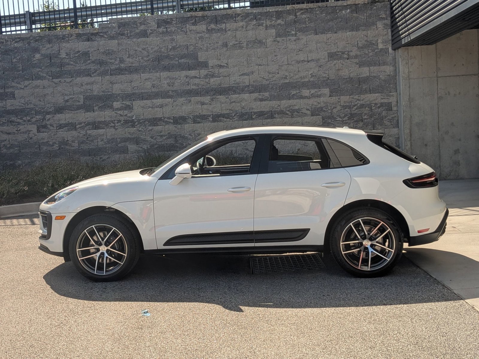 New 2026 Porsche Macan image 2
