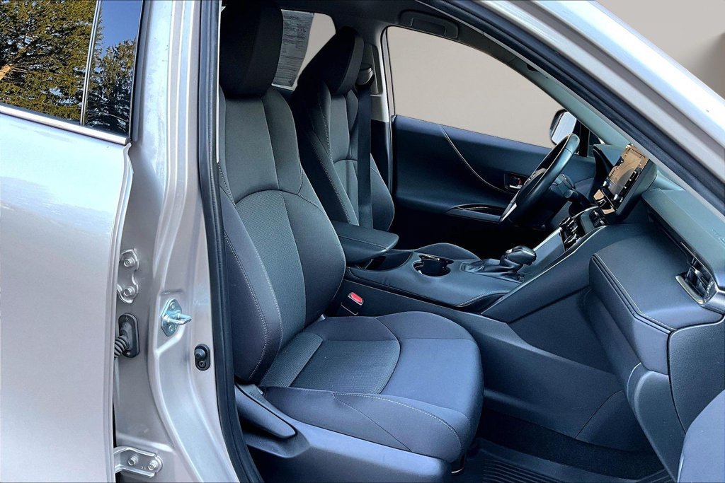 Used 2022 Toyota Venza LE AWD/4WD image 29