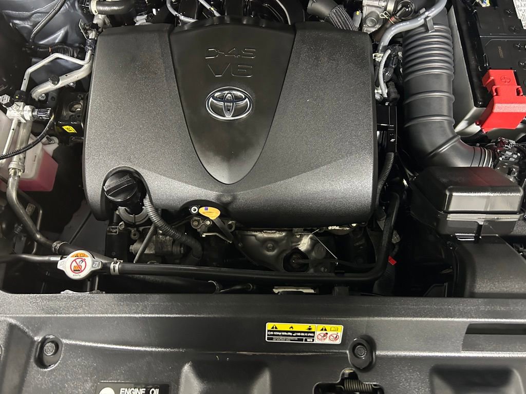 Used 2021 Toyota Highlander Platinum image 11