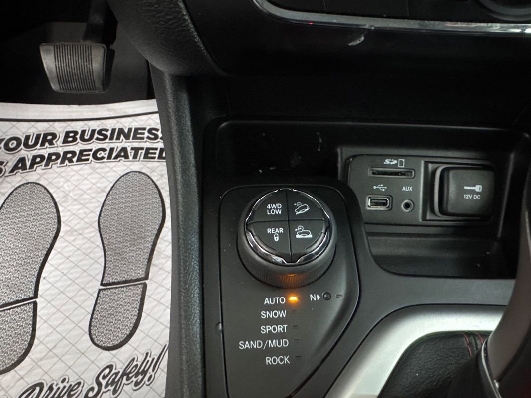 Used 2016 Jeep Cherokee Trailhawk w/ Leather Interior Group image 15