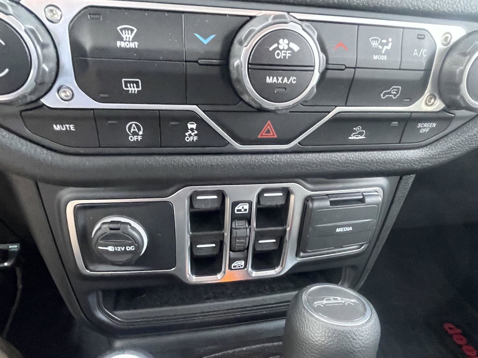 Used 2025 Jeep Gladiator Sport image 16