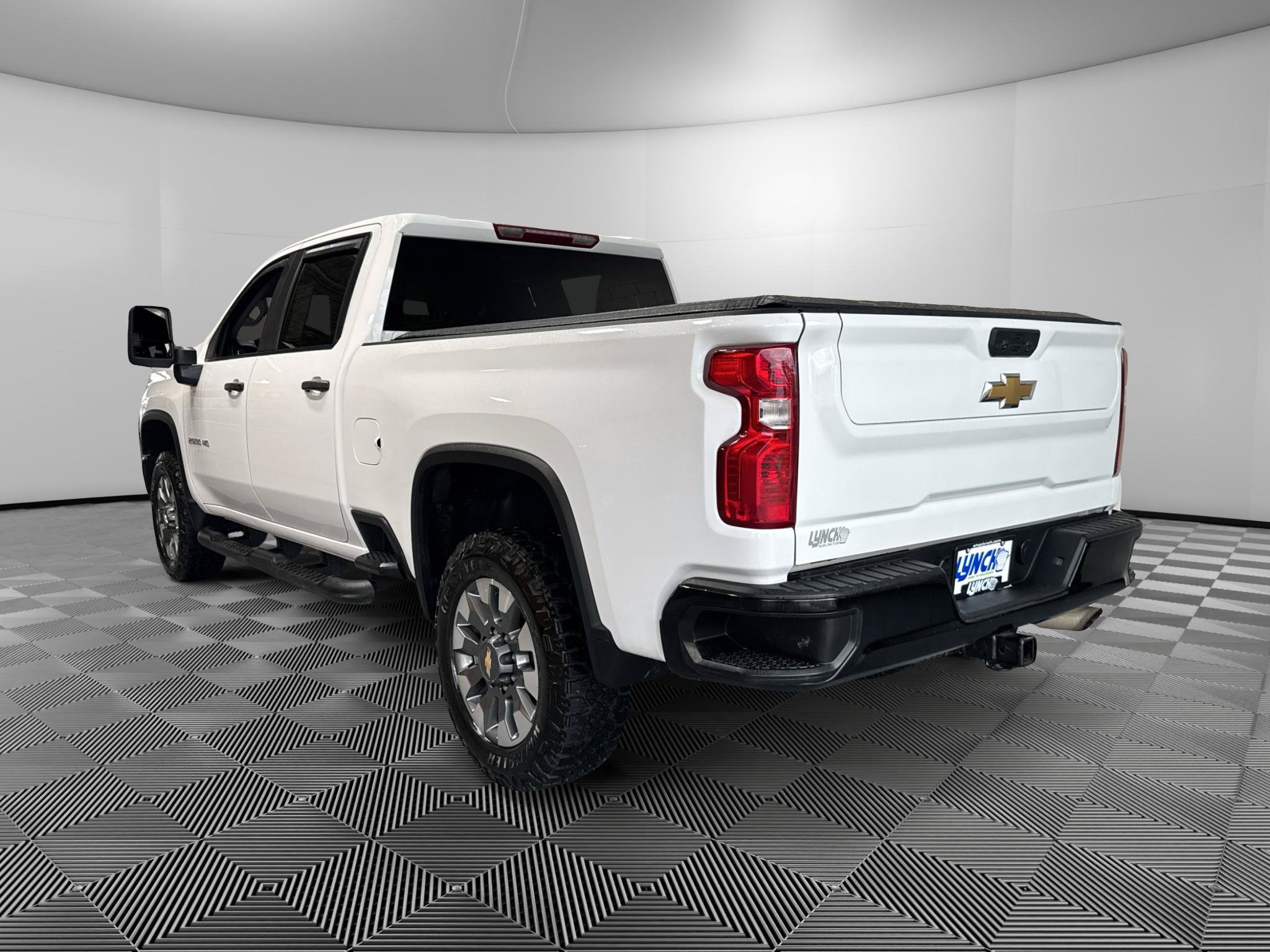 Used 2024 Chevrolet Silverado 2500 Custom w/ Custom Convenience Package AWD/4WD image 3