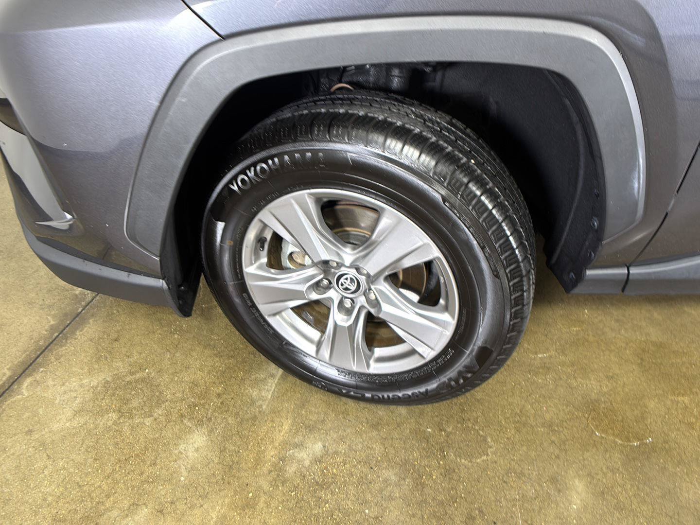 Used 2025 Toyota RAV4 LE AWD/4WD image 5