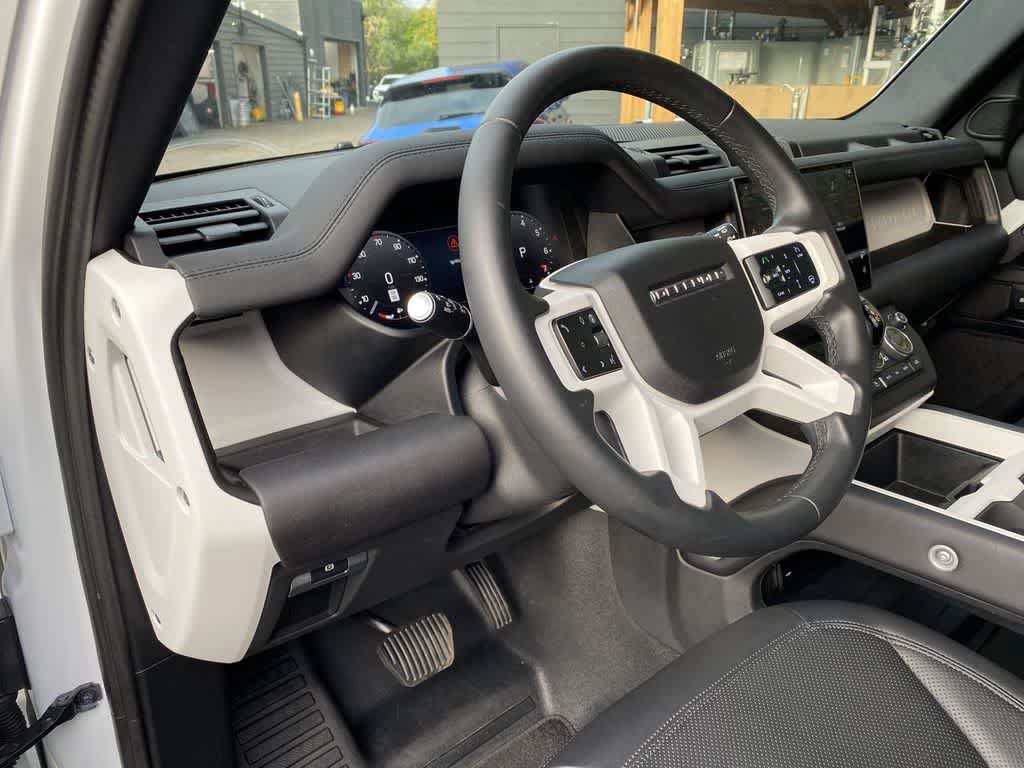 Used 2025 Land Rover Defender 110 S AWD/4WD image 2