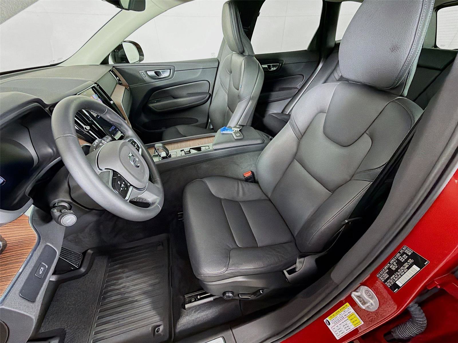 Used 2024 Volvo XC60 B5 Plus w/ Climate Package AWD/4WD image 11
