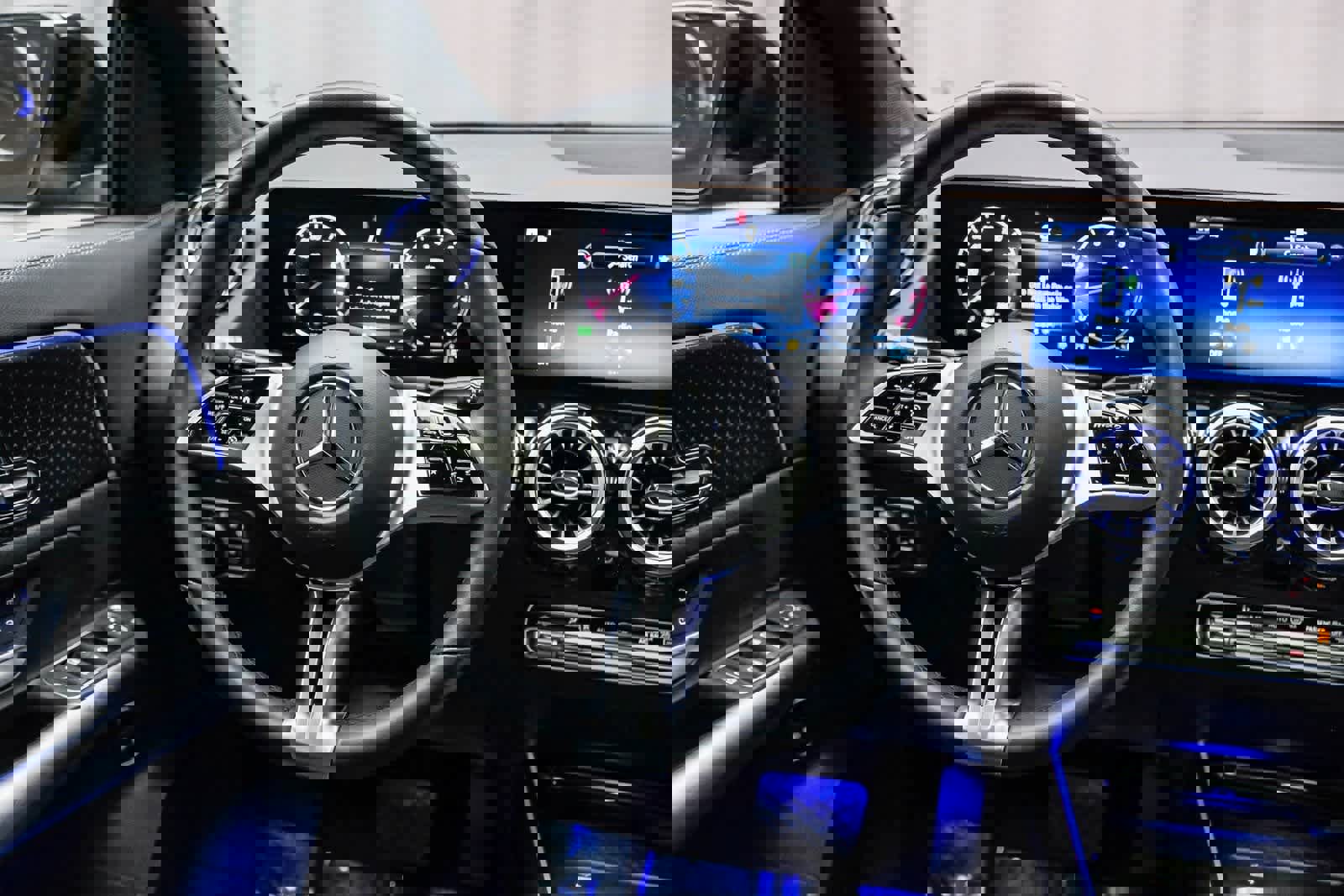 Certified 2025 Mercedes-Benz GLA 250 image 17