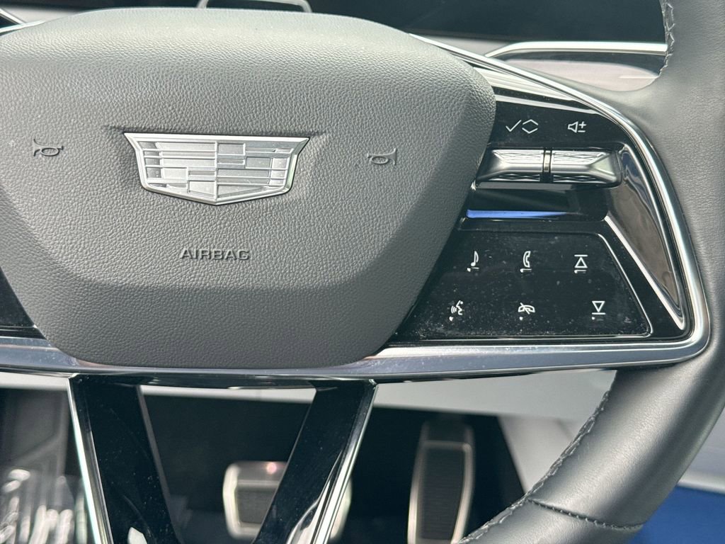 Used 2025 Cadillac Optiq Luxury 1 AWD/4WD image 18