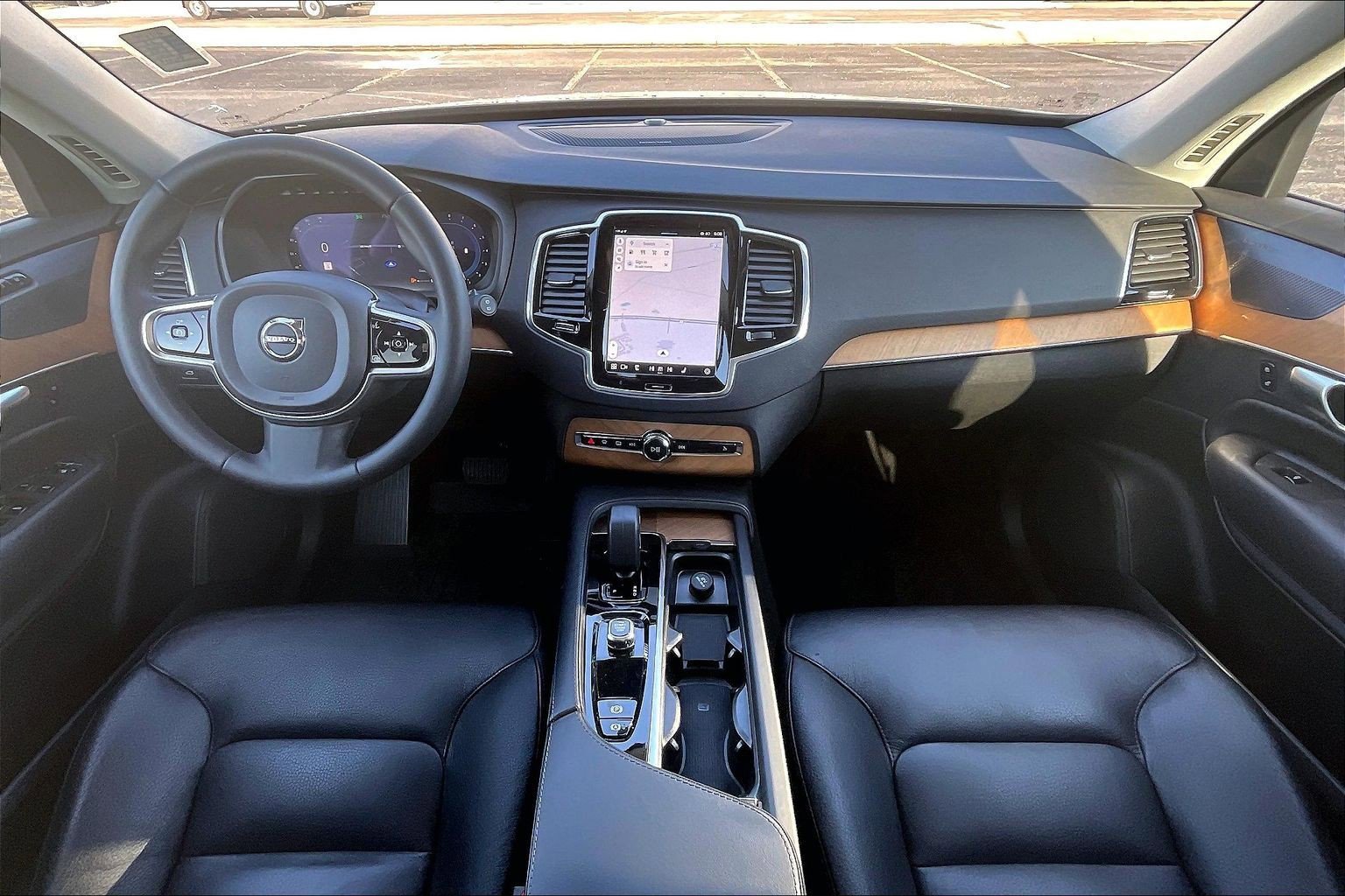 Used 2023 Volvo XC90 B6 Plus image 13