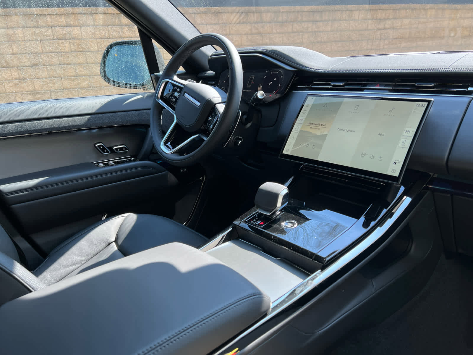 Used 2025 Land Rover Range Rover Sport image 11