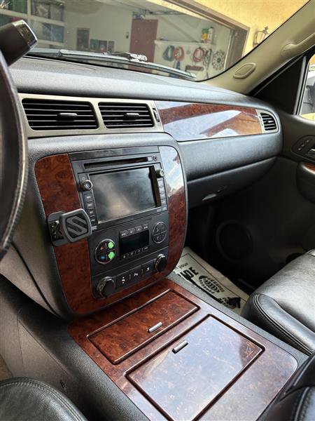 Used 2009 Chevrolet Suburban LTZ AWD/4WD image 13
