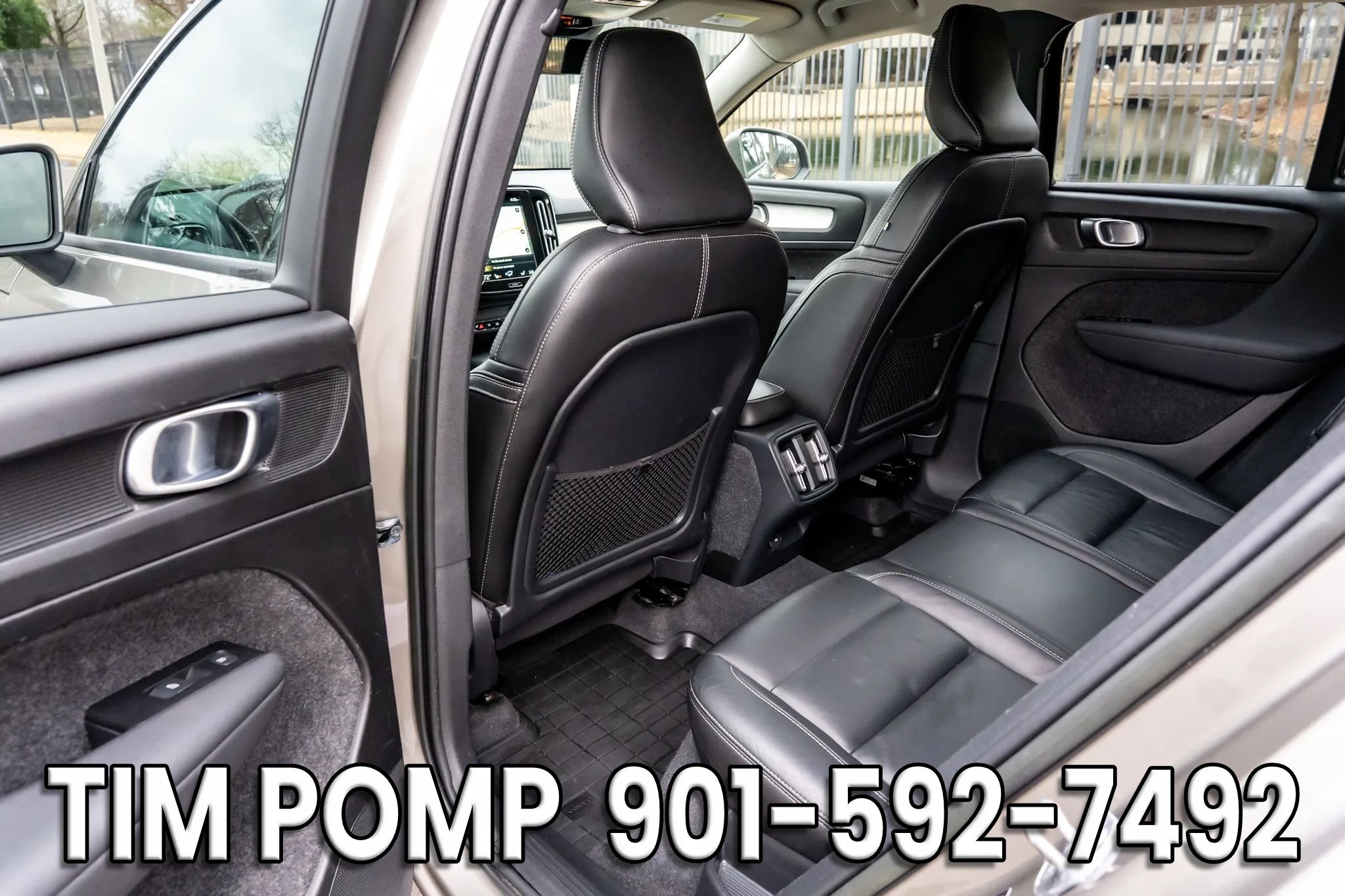 Used 2022 Volvo XC40 T5 Momentum image 12