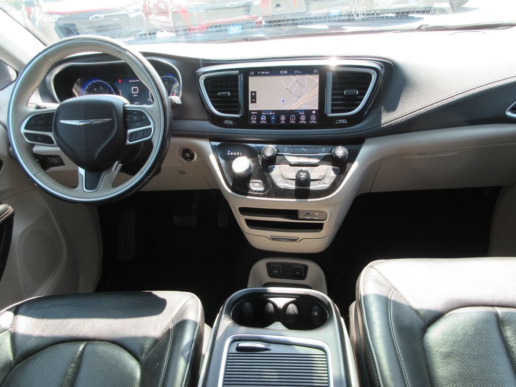 Used 2020 Chrysler Pacifica Limited FWD image 16