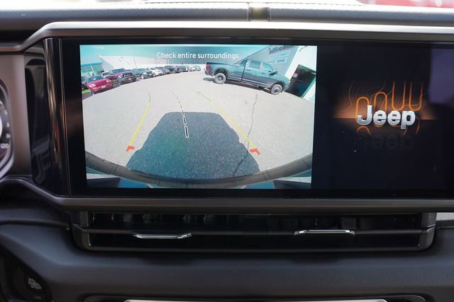 Used 2024 Jeep Wrangler Sahara image 31