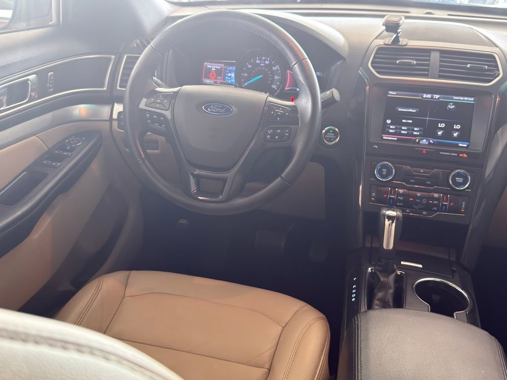 Used 2016 Ford Explorer XLT w/ Equipment Group 202A FWD image 20