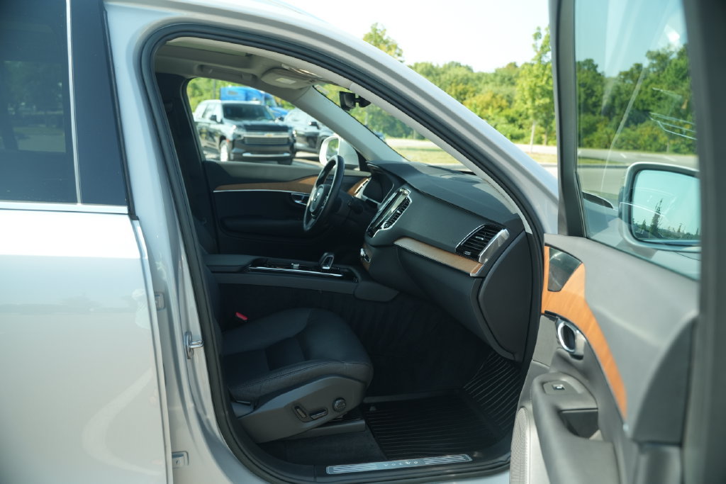 Used 2023 Volvo XC90 B5 Plus w/ Protection Package AWD/4WD image 23